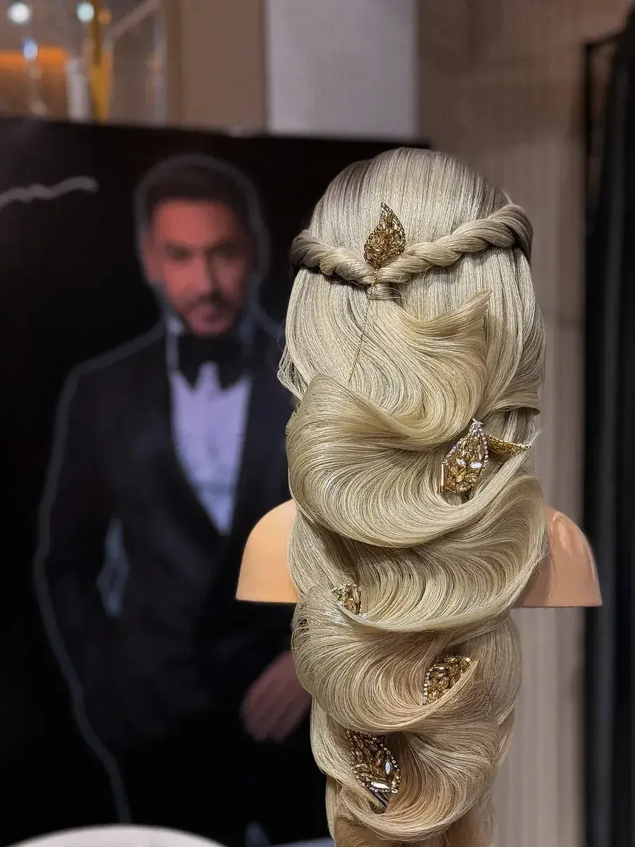 Coafură semnată de Jemshit Mavlyanov, de la masterclassul Modern Hairstyles