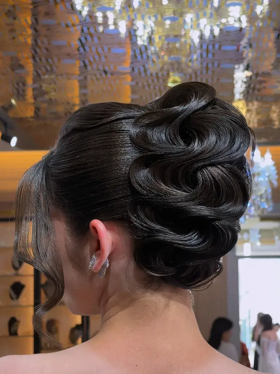 Coafură semnată de Jemshit Mavlyanov, de la masterclassul Modern Hairstyles